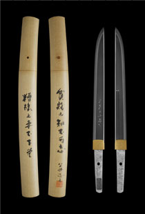 河内國平が製作した短刀。刃長二尺以下の日本刀には、脇差し、短刀がある。短刀は刃長一尺以下と最も小型の刀剣にあたり、女性の護身具、守り刀としても扱われる。（撮影：宮田昌彦）