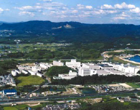 携帯電話機向けカメラ・モジュールの開発舞台となった奈良のシャープ 天理事業所