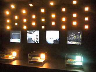 図1　「ライティング・フェア 2009」（2009年3月3～6日，東京ビッグサイト）におけるパナソニック電工の展示。高演色なデバイスを展示した