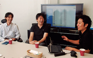 左からSCE 商品企画部 企画3課 課長の渋谷清人氏，ソフトウェアソリューション開発部 2課 1グループ