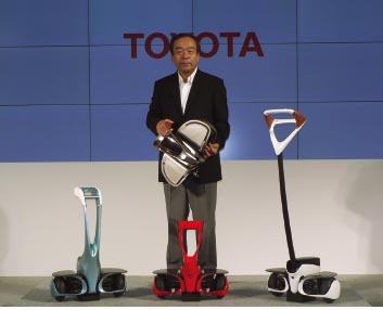 「Winglet」を発表したトヨタ自動車副社長の内山田竹志氏