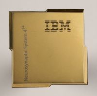 IBM社が100万個のニューロンと2.56億個のシナプスを実装したニューロシナプティックプロセサー。（写真：IBM Research）